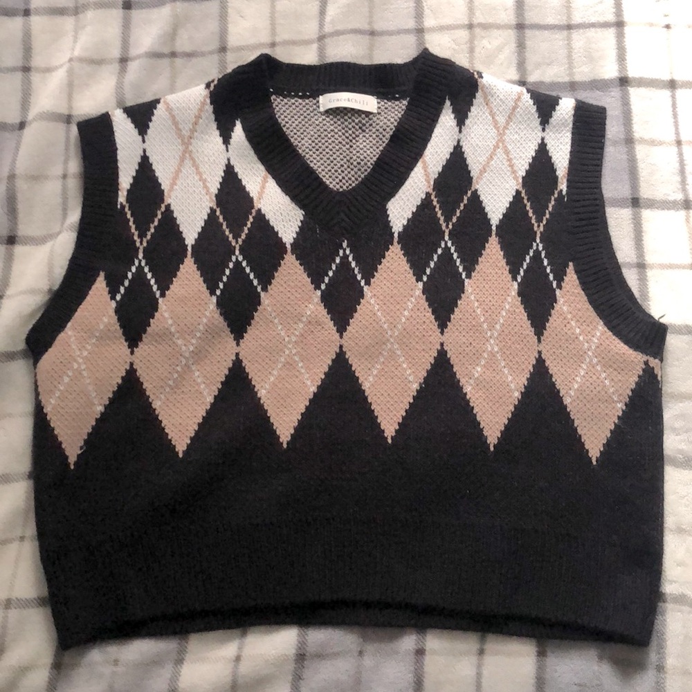 Grace and Chili argyle knit sweater vest in medium